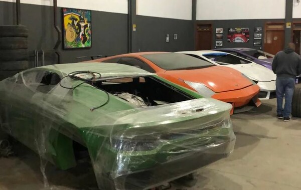 «Μαϊμού» Lamborghini και Ferrari: Τις έφτιαχναν σε συνεργείο και τις πουλούσαν στο διαδίκτυο