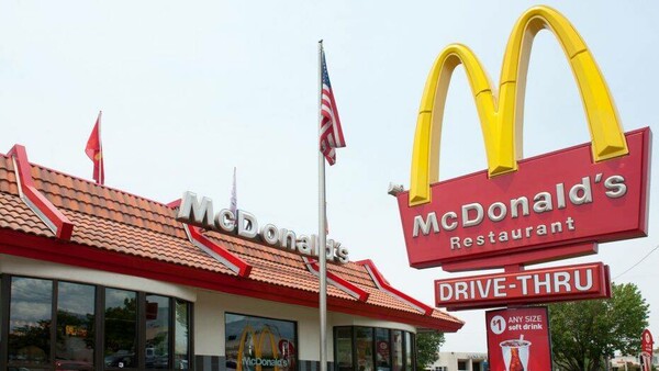 ΗΠΑ: Υποχρεωτική η μάσκα στα McDonald's για τους πελάτες