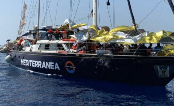 Μεταναστευτικό: Πλοίο ανθρωπιστικής οργάνωσης αψηφά τον Σαλβίνι και κατευθύνεται προς τη Λαμπεντούζα