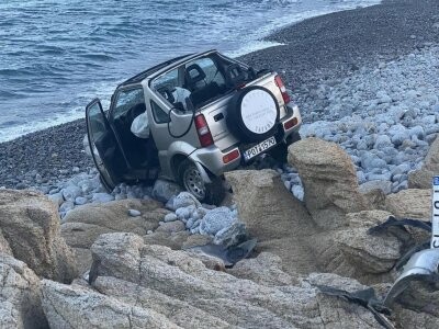 Θανατηφόρο τροχαίο στη Μύκονο: Αυτοκίνητα έπεσαν σε γκρεμό - Νεκρή μια 18χρονη