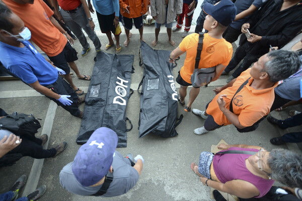 Φιλιππίνες: Δεκάδες νεκροί από βύθιση τριών πλοίων