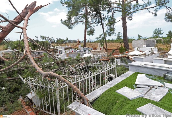 Εικόνες ολοκληρωτικής καταστροφής στο νεκροταφείο της Σωζόπολης