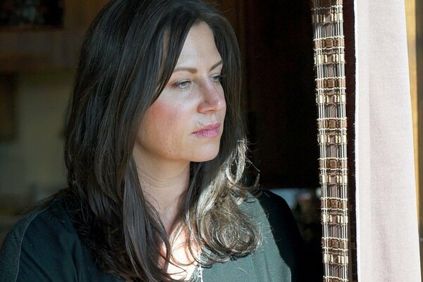 Δικαστής ζητά τεράστια αποζημίωση για γυναίκα που δέχθηκε μαζική επίθεση από νεοναζιστικά τρολς