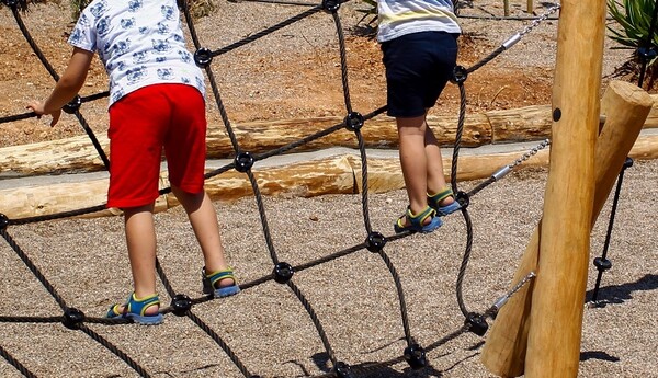 Πάτρα: Καγκελόπορτα σε παιδική χαρά έπεσε σε 7χρονο