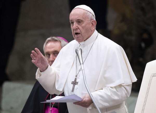 Ο Πάπας Φραγκίσκος καταδίκασε τις ένοπλες επιθέσεις στις ΗΠΑ
