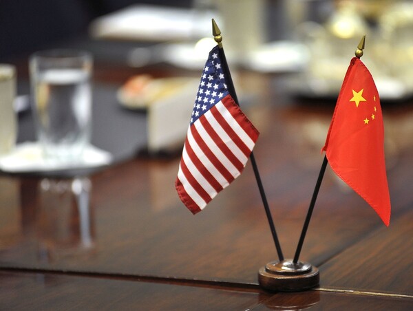 Το Πεκίνο ανακοίνωσε αντίμετρα στις απειλές των ΗΠΑ για την επιβολή δασμών