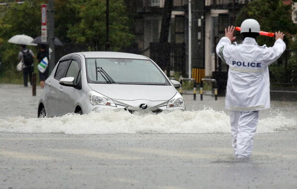 Ιαπωνία: Ένας νεκρός από καταρρακτώδεις βροχές - Απομακρύνθηκαν 240.000 κάτοικοι