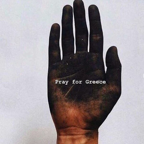 Παγκόσμιο hashtag το #PrayForGreece για τις φονικές πυρκαγιές