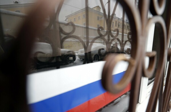 Ρωσική πρεσβεία: Παραπληροφόρηση η συμμετοχή στις έρευνες για την πτώση του ελικοπτέρου στον Πόρο