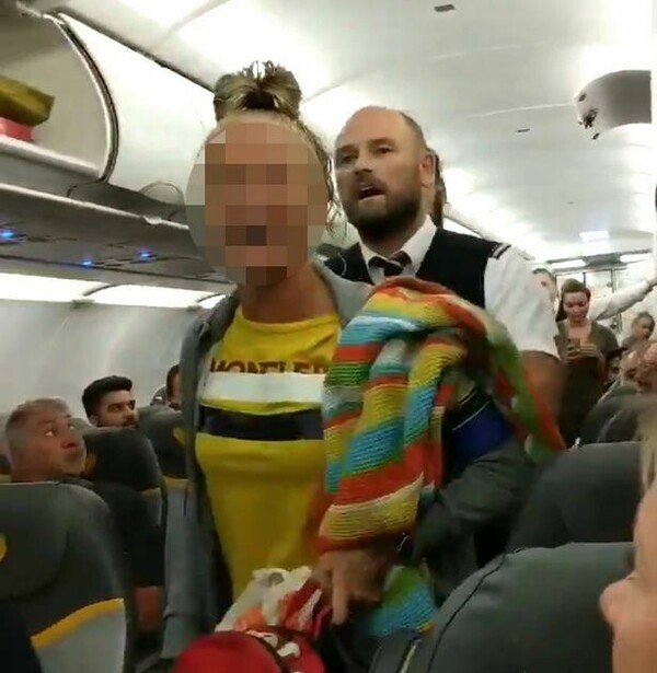 Ρατσιστικό παραλήρημα από γυναίκες σε πτήση - Καθύβριζαν Μουσουλμάνους και ήθελαν να τους κατεβάσουν απ' το αεροπλάνο