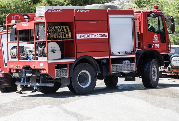 Συναγερμός στην Πυροσβεστική για πυρκαγιές σε Ασπρόπυργο και Ηλεία