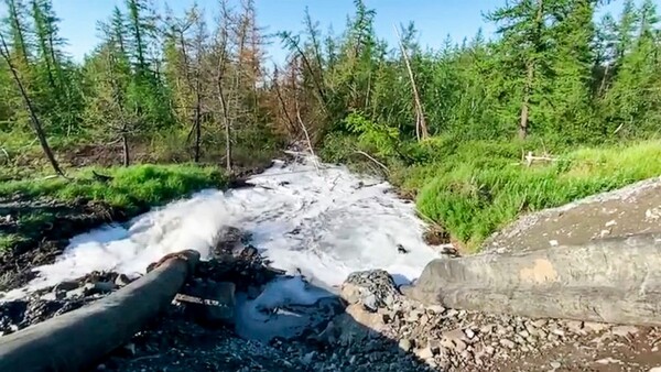 Ρωσία: Κολοσσός εξορύξεων πέταξε απόβλητα στην Αρκτική