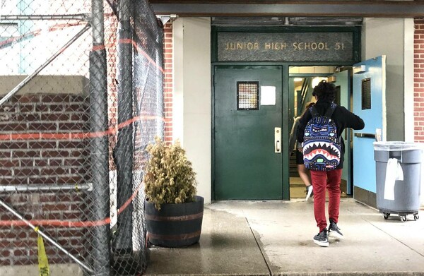 Κορωνοϊός - Νέα Υόρκη: Τα σχολεία ανοίγουν «μερικώς» - Με μαθήματα μόνο 1-3 ημέρες την εβδομάδα