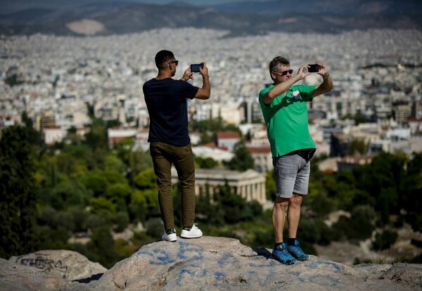 Κορωνοϊός: Πόσους «θετικούς» τουρίστες μπορεί να αντέξει η Ελλάδα