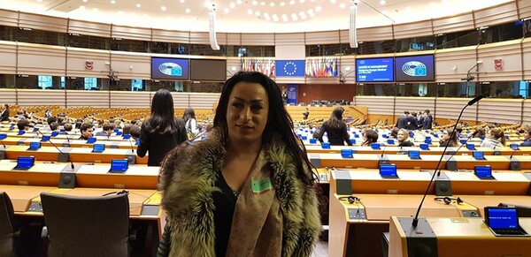 Η πρώτη transgender υποψήφια στις εκλογές της Ρουμανίας - Είναι Ρομά και εργάτρια του σεξ