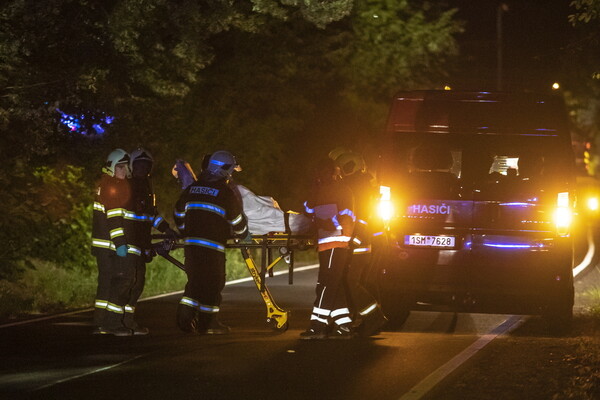 Δεκάδες τραυματίες σε σύγκρουση τρένων στην Τσεχία - Ψάχνουν στα συντρίμμια