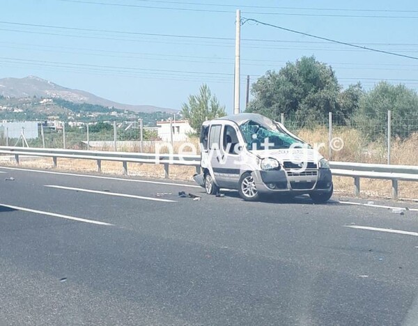 Σοβαρό τροχαίο στην Αττική Οδό - Τέσσερις τραυματίες