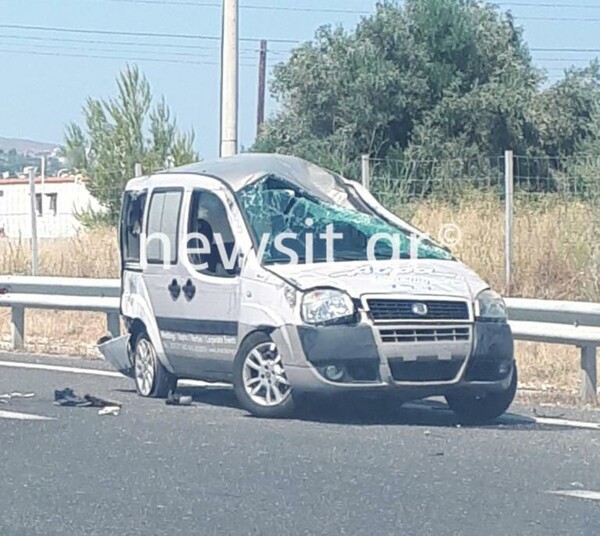 Σοβαρό τροχαίο στην Αττική Οδό - Τέσσερις τραυματίες