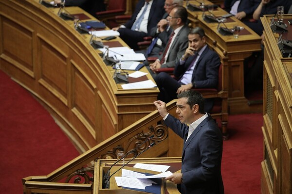 Ο ΣΥΡΙΖΑ κατηγορεί τον Μητσοτάκη πως συνωμότησε με Σαμαρά για να εκλεγεί πρόεδρος της ΝΔ