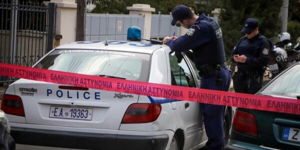 Δολοφονία τουρίστα στην Κρήτη: Στον εισαγγελέα η γυναίκα που κατηγορείται πως τον σκότωσε με ψαλίδι