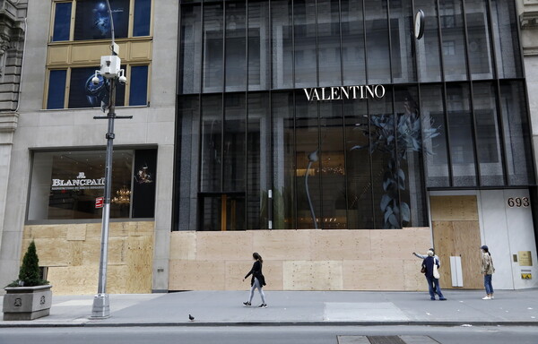 Μανχάταν: Ο οίκος Valentino απειλεί να κλείσει το κατάστημα στην 5η Λεωφόρο - Ζητά ακύρωση της μίσθωσης