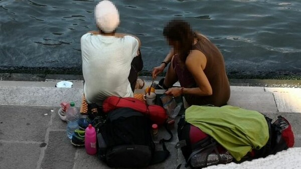 Πρόστιμο σε τουρίστες που έφτιαχναν καφέ κάτω από γέφυρα της Βενετίας - Τους έδιωξαν και από την πόλη