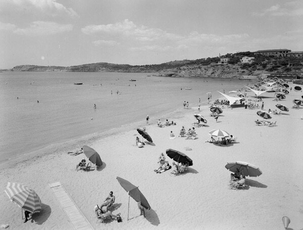 Βουλιαγμένη 1928: Η πλέον κοσμική παραλία της Αθήνας κάποτε ήταν άδεια και ήρεμη