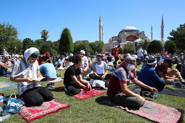 Video: Στην Αγία Σοφία ο Ερντογάν - H πρώτη μουσουλμανική προσευχή