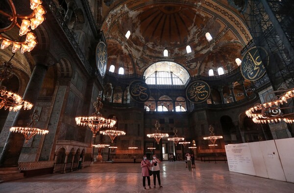 «Ελληνικά αντίποινα για την Αγία Σοφία»: Εκδικητικοί βανδαλισμοί & «πάγωμα» της αποκατάστασης σε τζαμιά