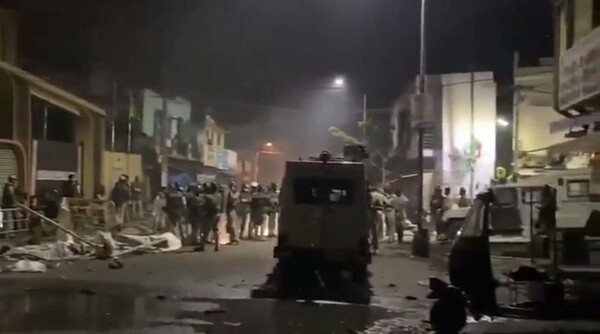 Ινδία: Ταραχές μετά από «βλάσφημη ανάρτηση» για τον Μωάμεθ στο Facebook - Τρεις νεκροί