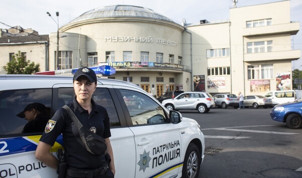 Κίεβο: Άνδρας απειλεί να ανατινάξει με βόμβα τράπεζα μέσα σε εμπορικό κέντρο