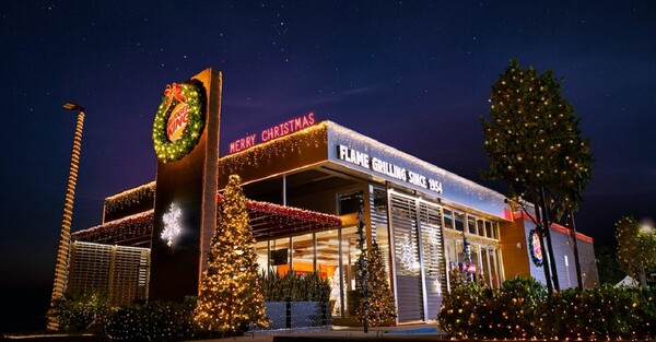 Το Burger King γιορτάζει από τώρα τα Χριστούγεννα- Βιάζεται να «φύγει» το δύσκολο 2020