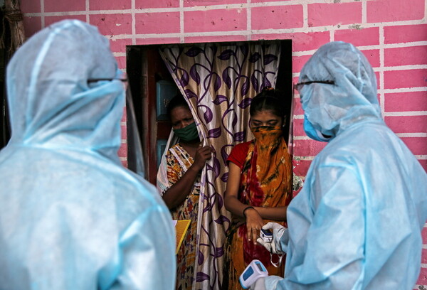 Η Ινδία στην κορυφή των ημερήσιων θανάτων από κορωνοϊό για πρώτη φορά