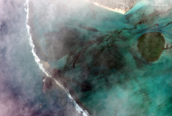 Μαυρίκιος: Περιβαλλοντική καταστροφή από πετρελαιοκηλίδα - Πλοίο προσάραξε σε κοραλλιογενή ύφαλο