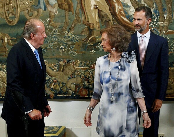 Ισπανία: Η τέως βασίλισσα Σοφία, δεν ακολουθεί τον Χουάν Κάρλος στην αυτοεξορία