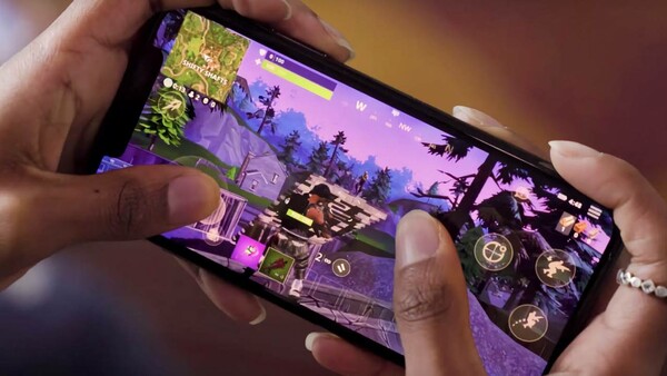 Ο δημιουργός του Fortnite μηνύει Apple και Google επειδή έβγαλαν το παιχνίδι από τα App Stores