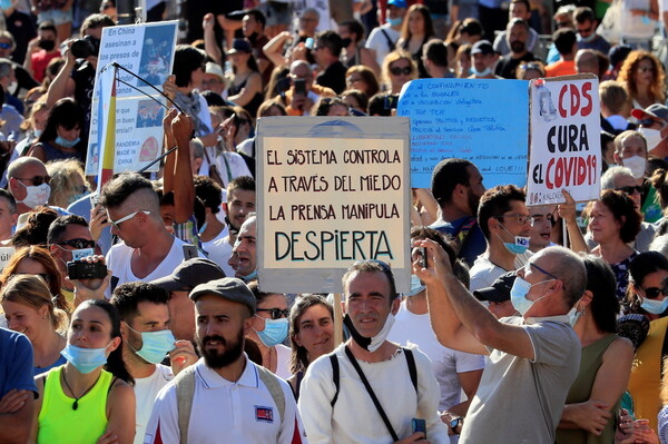 Ισπανία: Διαδηλώσεις κατά της χρήσης μάσκας στη Μαδρίτη