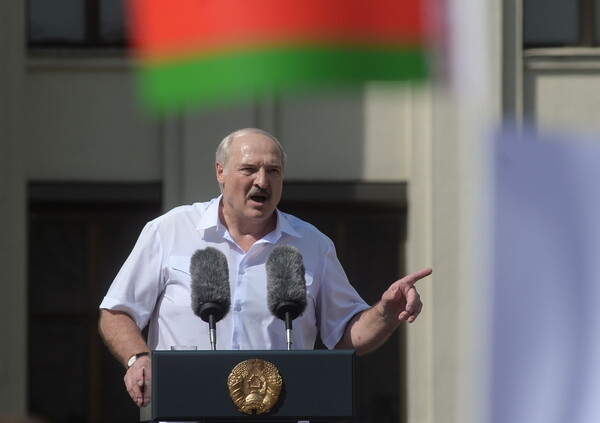 Λευκορωσία: Δεκάδες χιλιάδες διαδήλωσαν κατά του Λουκασένκο στο Μινσκ καταγγέλλοντας εκλογική νοθεία