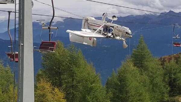 Ιταλία: Αεροπλάνο μπλέχτηκε σε καλώδια τελεφερίκ στις Άλπεις