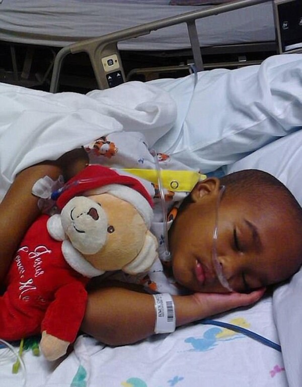 Υγιές αγόρι νοσηλεύτηκε στο νοσοκομείο 320 φορές και έκανε 13 επεμβάσεις - Έλεγε ψέματα η μητέρα
