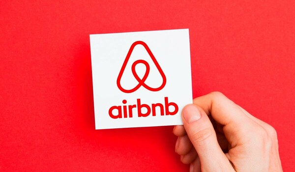 H Airbnb ανακοίνωσε τα κέρδη της χρονιάς έως τώρα - Το ποσό είναι τεράστιο