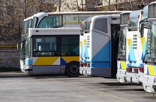 Απεργούν τα ΜΜΜ: Χειρόφρενο σε ηλεκτρικό, τρόλεϊ και λεωφορεία - Δεμένα τα πλοία στα λιμάνια