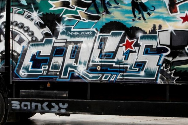 Σε δημοπρασία φορτηγό με έργο του Banksy