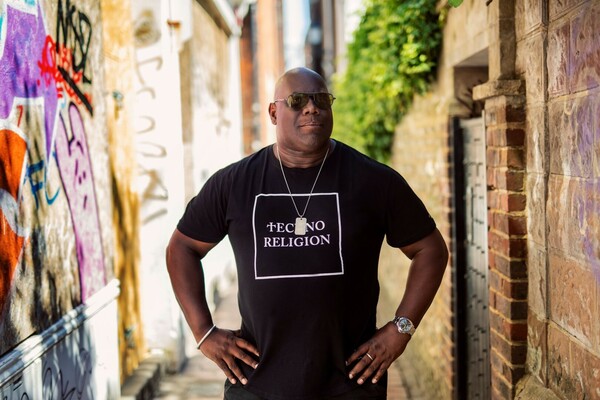 Carl Cox: «Θέλω την προσοχή σου τώρα, γιατί μπορεί να είναι η τελευταία φορά που θα με δεις να παίζω»