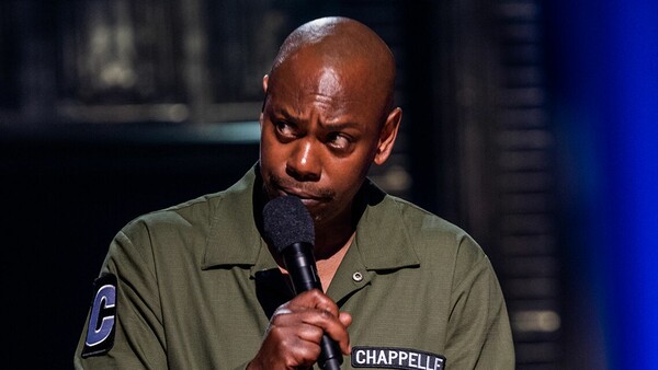 Dave Chappelle στο Netflix: «Το LGBTQ είναι ένα αμάξι που το οδηγούν πάντα οι G»