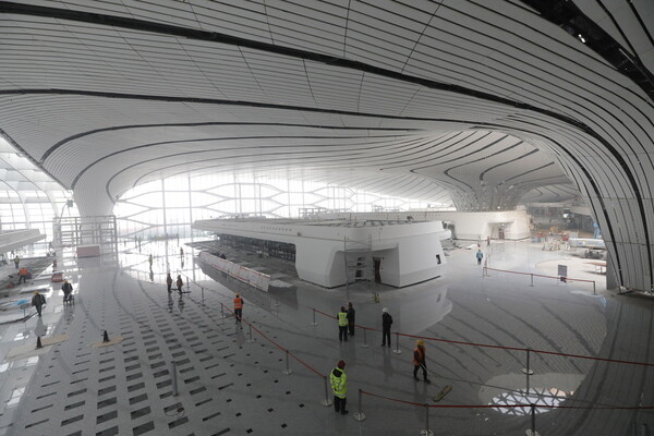 Κίνα: Εγκαινιάστηκε νέο γιγαντιαίο αεροδρόμιο στο Πεκίνο