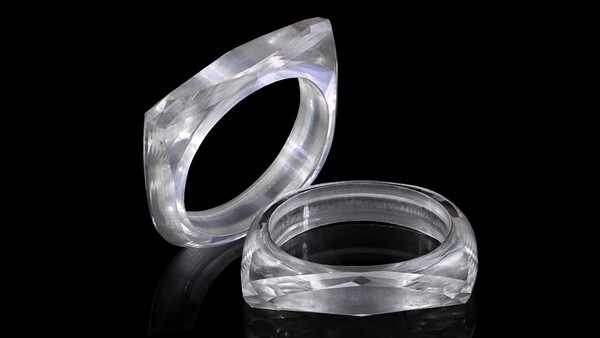 Το πρώτο δαχτυλίδι εξ' ολοκλήρου από διαμάντι είναι έτοιμο να φορεθεί