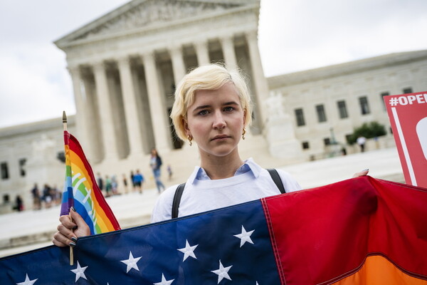 Τα εργασιακά δικαιώματα γκέι και transgender εξετάζει σήμερα το Ανώτατο Δικαστήριο των ΗΠΑ