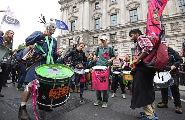 Extinction Rebellion και στην Αθήνα: Οι επαναστάτες οικολόγοι που κινητοποίησαν όλον τον πλανήτη για την κλιματική αλλαγή