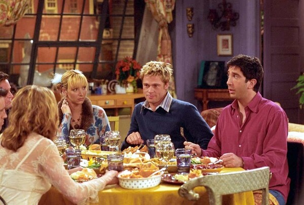 Δυο επεισόδια των «Friends» δεν άρεσαν καθόλου στους δημιουργούς - Το άγνωστο παρασκήνιο με τον Μπραντ Πιτ